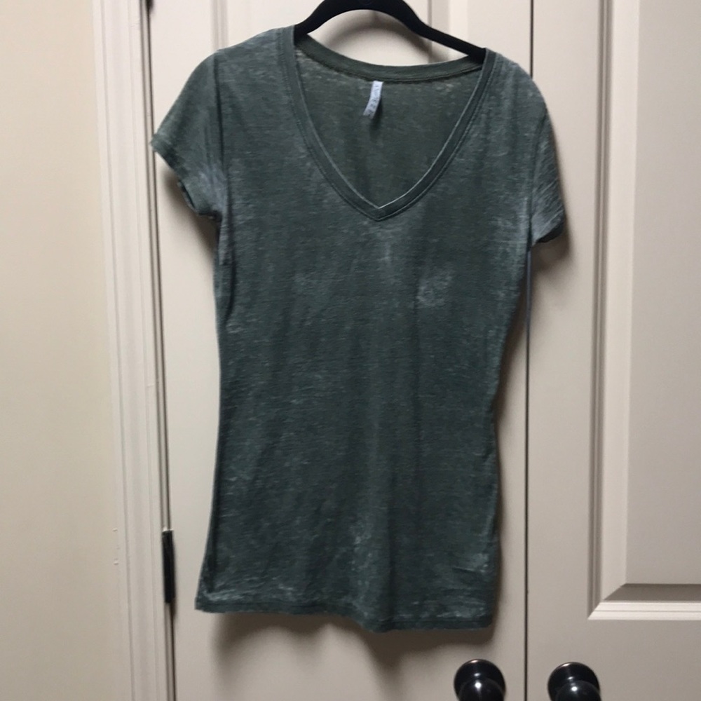 Women’s or juniors short sleeve tee